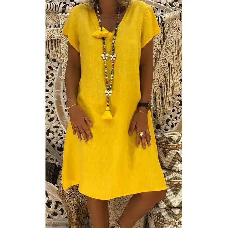 Sommerkjole med V-hals | Bomuld-polyester | Kortærmet A-linje | Perfekt til daglig brug og strandudflugter | Fjertlet og stilfuld | Blød og komfortabel pasform | Ideel til både fest og ferie | Lad hos kombinere med tilbehør