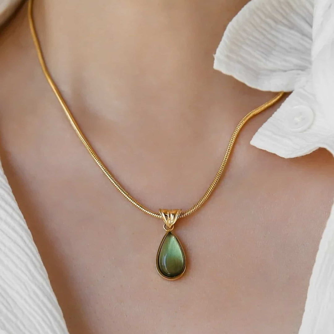 AURORA DROP | COLLAR CON GOTA VERDE Y FUERZA SERENA