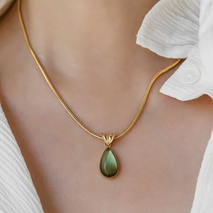 AURORA DROP | COLLAR CON GOTA VERDE Y FUERZA SERENA
