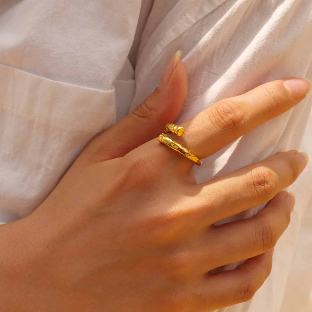 VEGA HAMMERED | ANILLO ARTESANAL CON FUERZA AUTÉNTICA