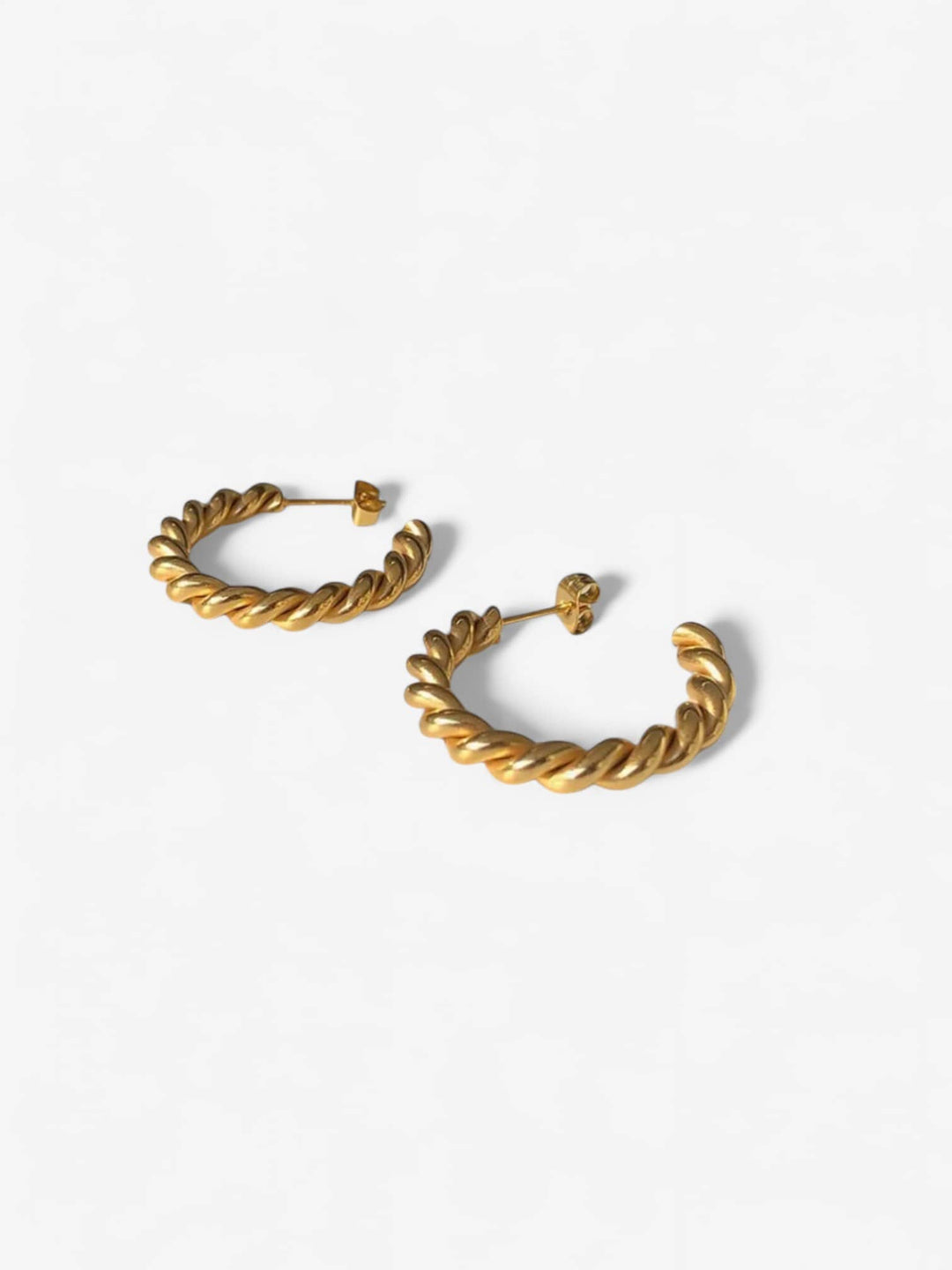 TWISTED GRACE | AROS ESCULPIDOS Y ELEGANTES