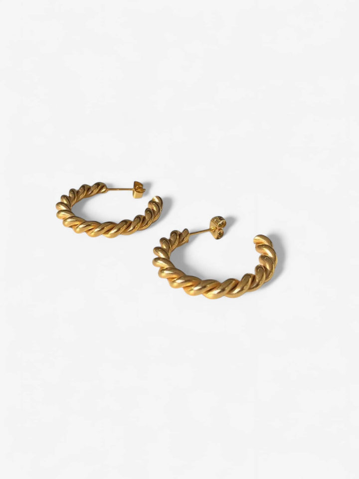 TWISTED GRACE | AROS ESCULPIDOS Y ELEGANTES