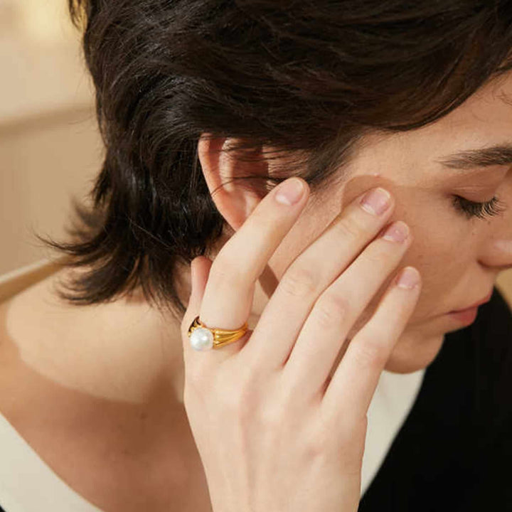 CELESTE PEARL | ANILLO CON PERLA Y ELEGANCIA ATEMPORAL