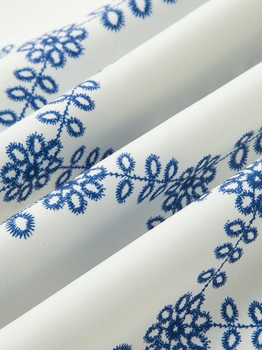 SOFÍA | CONJUNTO BORDADO BLANCO Y AZUL