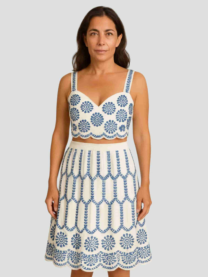 SOFÍA | CONJUNTO BORDADO BLANCO Y AZUL