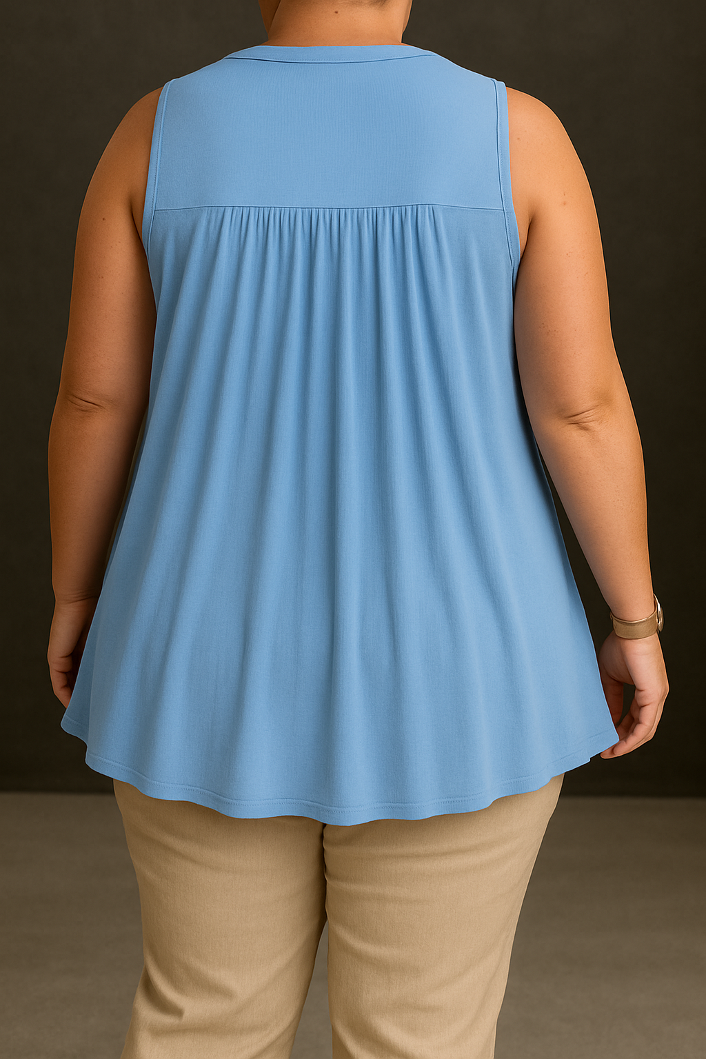 CLARA | TOP SIN MANGAS CON DETALLES ELEGANTES