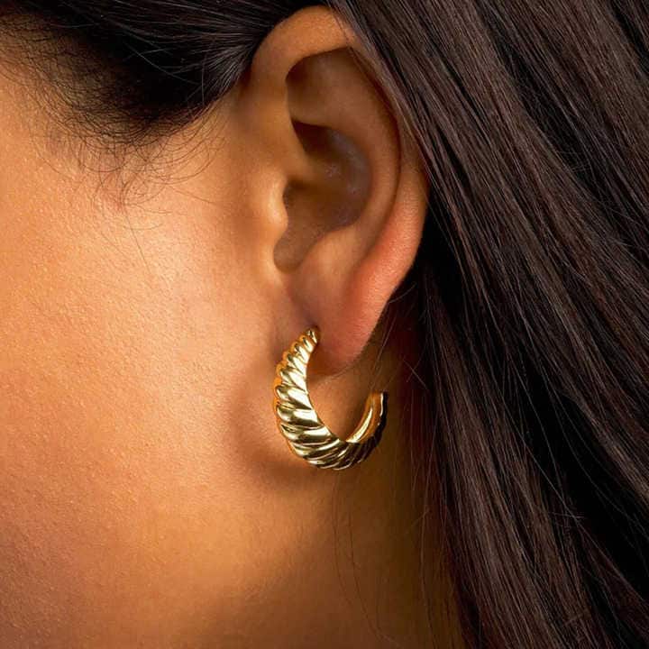 TWISTED VINTAGE | AROS ESCULPURALES CON TOQUE RETRO