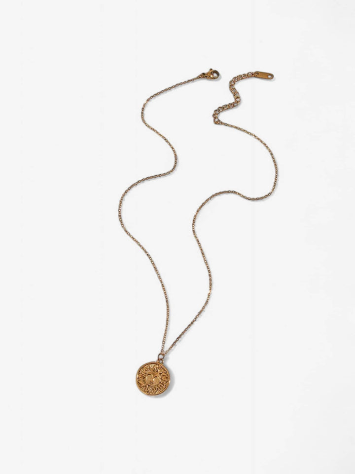 SOLSTICE SUN | COLLAR CON MEDALLA DORADA DE SOL