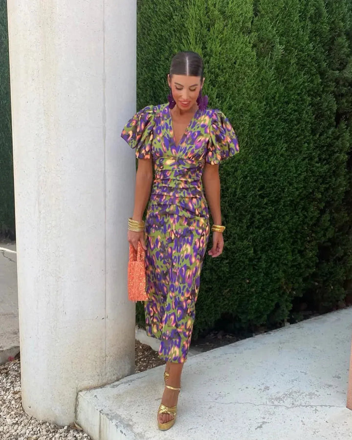 SIMONA |  Elegante vestido de dama con escote en V y mangas abullonadas