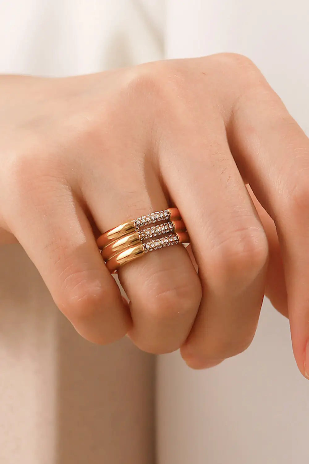 AURORA BOLD | ANILLO CON PAVÉ Y FUERZA SILENCIOSA