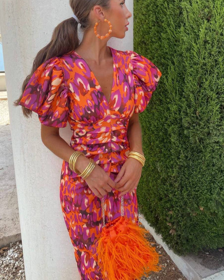 SIMONA |  Elegante vestido de dama con escote en V y mangas abullonadas